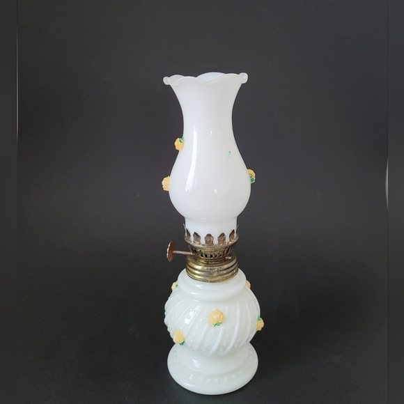 Vintage White Milk Glass w/ Rose Flowers Oil Lamp, Vintage Home Decor] Vintage - Picture 4 of 8